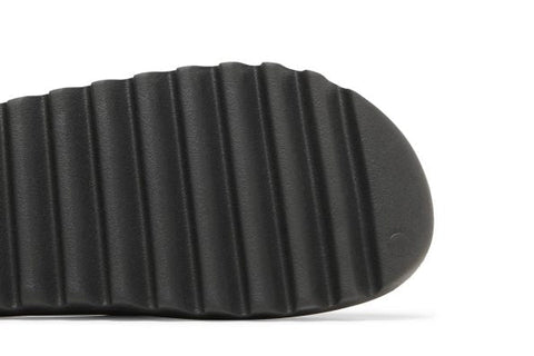 ADIDAS YEEZY SLIDES ‘ONYX’ HQ6448 SKIDGE STORE